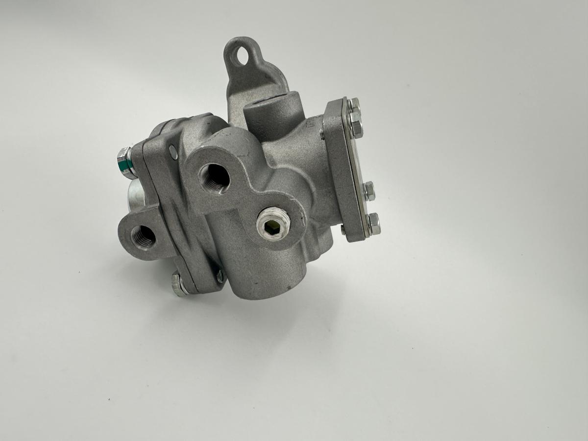 R-7 Modulating Air Brake Relay Valve (Replaces Bendix 103081) H-30260