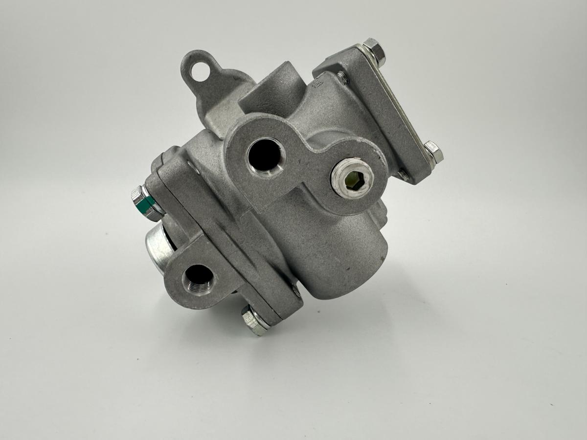 R-7 Modulating Air Brake Relay Valve (Replaces Bendix 103081) H-30260