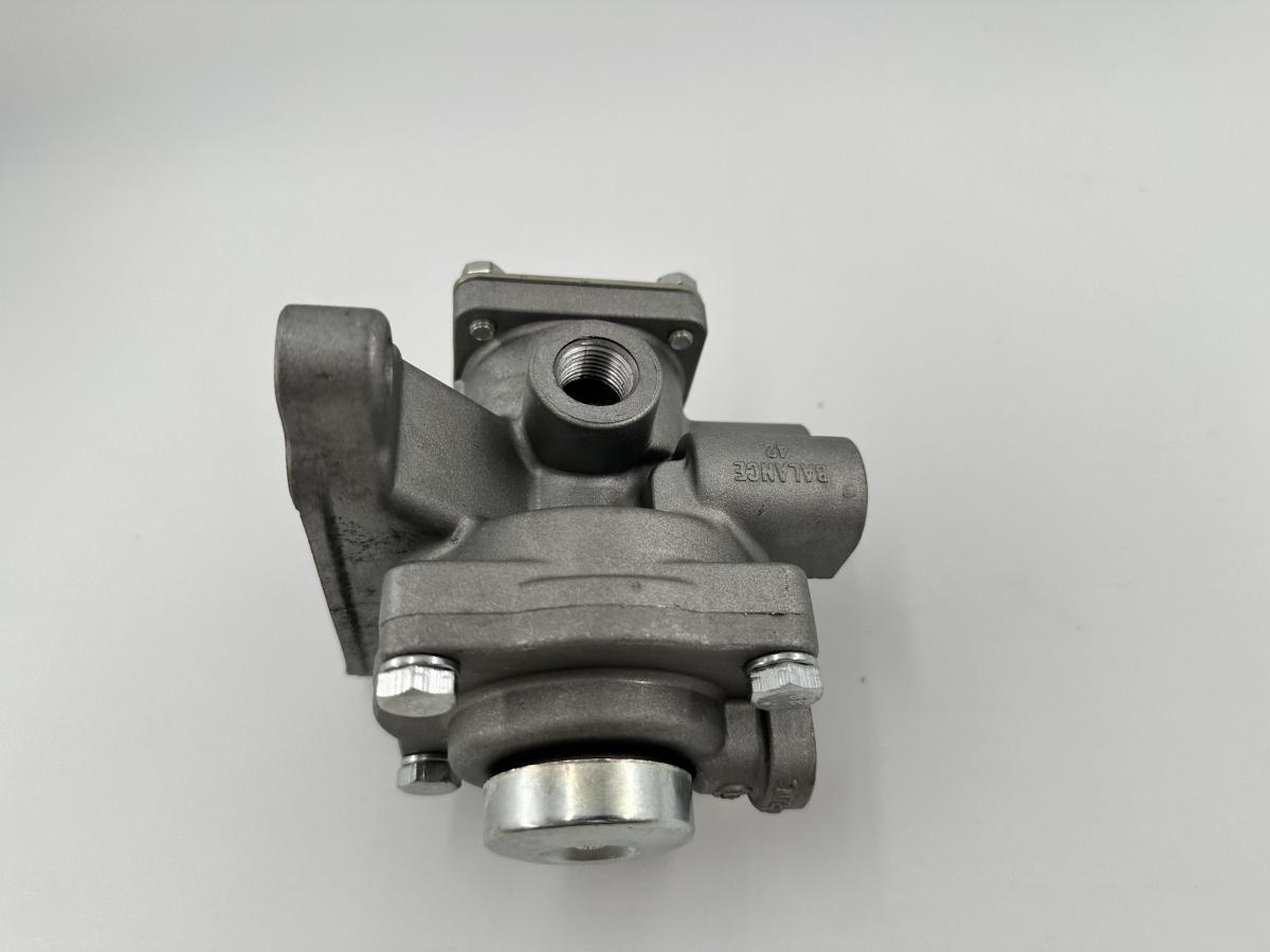 R-7 Modulating Air Brake Relay Valve (Replaces Bendix 103081) H-30260