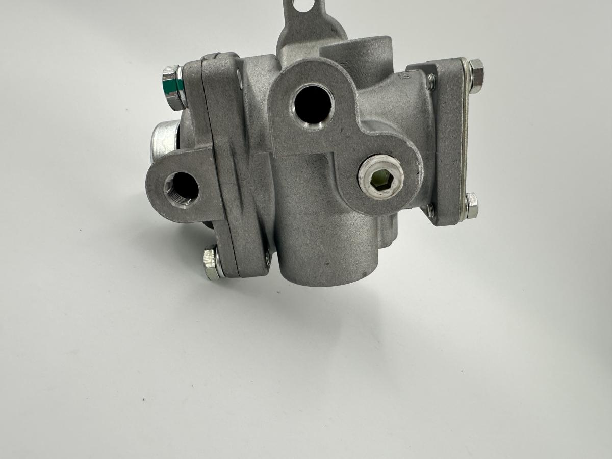 R-7 Modulating Air Brake Relay Valve (Replaces Bendix 103081) H-30260