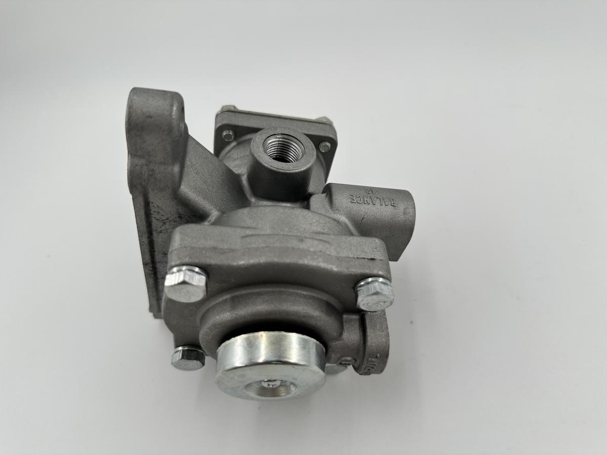 R-7 Modulating Air Brake Relay Valve (Replaces Bendix 103081) H-30260