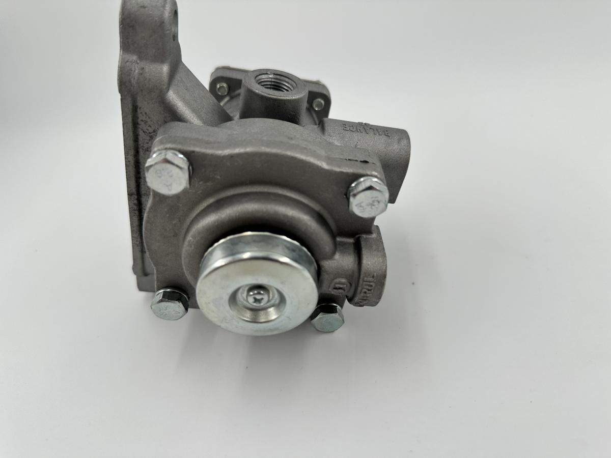 R-7 Modulating Air Brake Relay Valve (Replaces Bendix 103081) H-30260