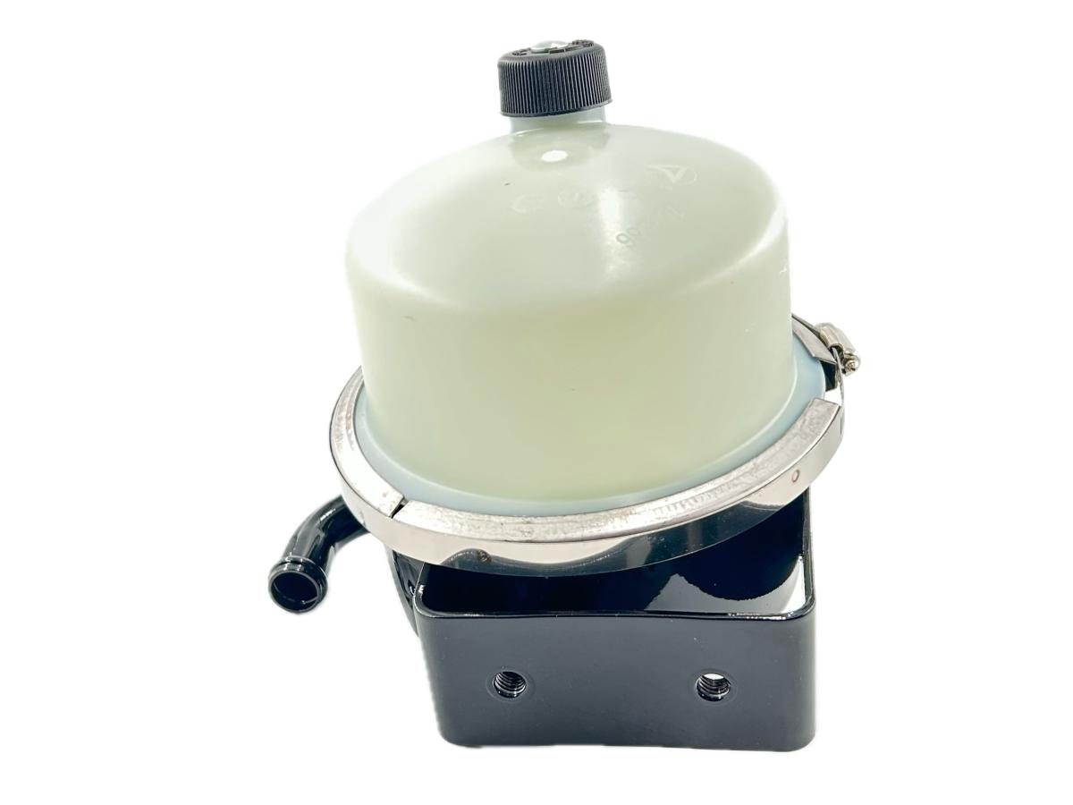 575.1138 - Power Steering Reservoir Peterbilt