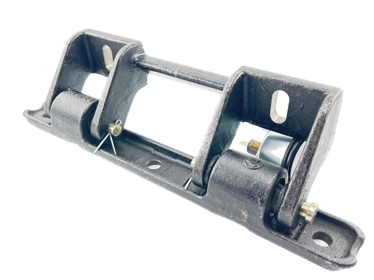 Pivot Hinge Hood Freightliner P4