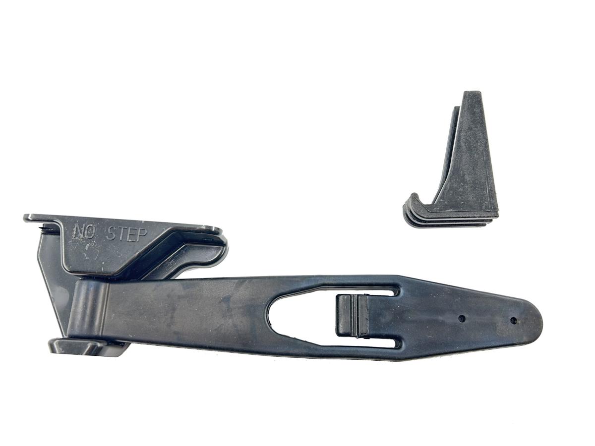 Hood Latch Kit RH Freightliner