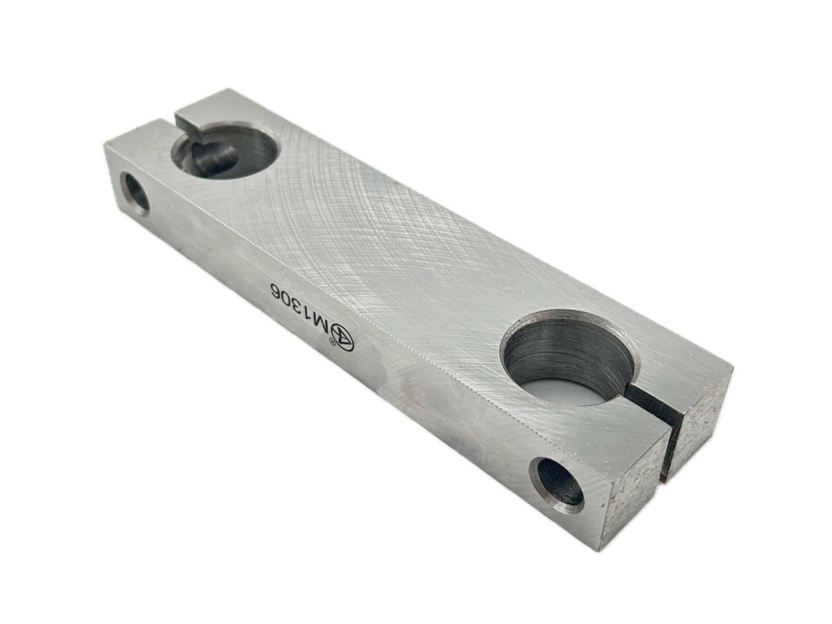 Dayton Parts 330‑123 Side Bar – Freightliner Suspension Shackle